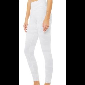 Alo yoga camo leggings - Size XS